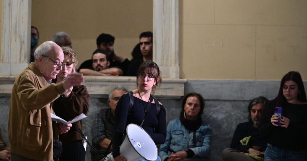 Η ακαδημαϊκή κοινότητα στο πλευρό του Γ. Μαΐστρου